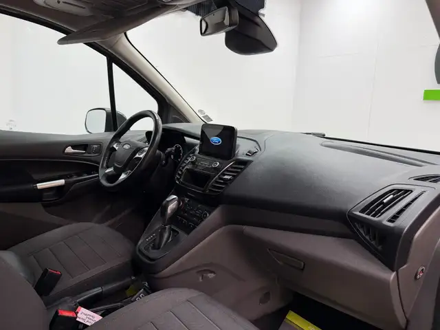 Ford Grand Tourneo Connect view 10