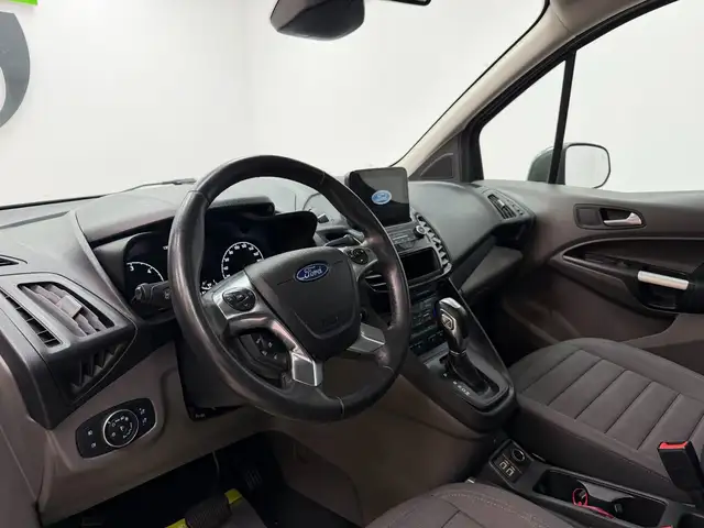 Ford Grand Tourneo Connect view 9