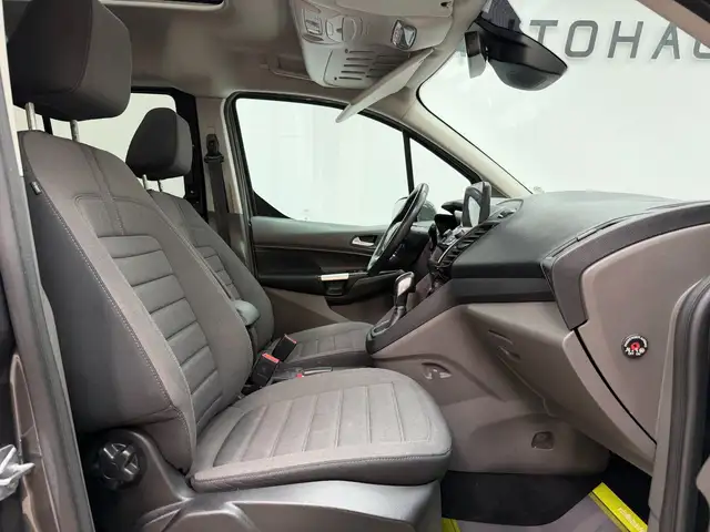 Ford Grand Tourneo Connect view 12