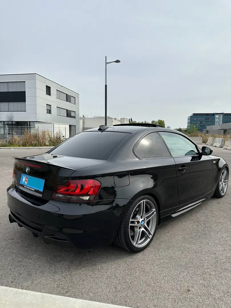 BMW 135 135i Coupé DKG Schwarz - 2