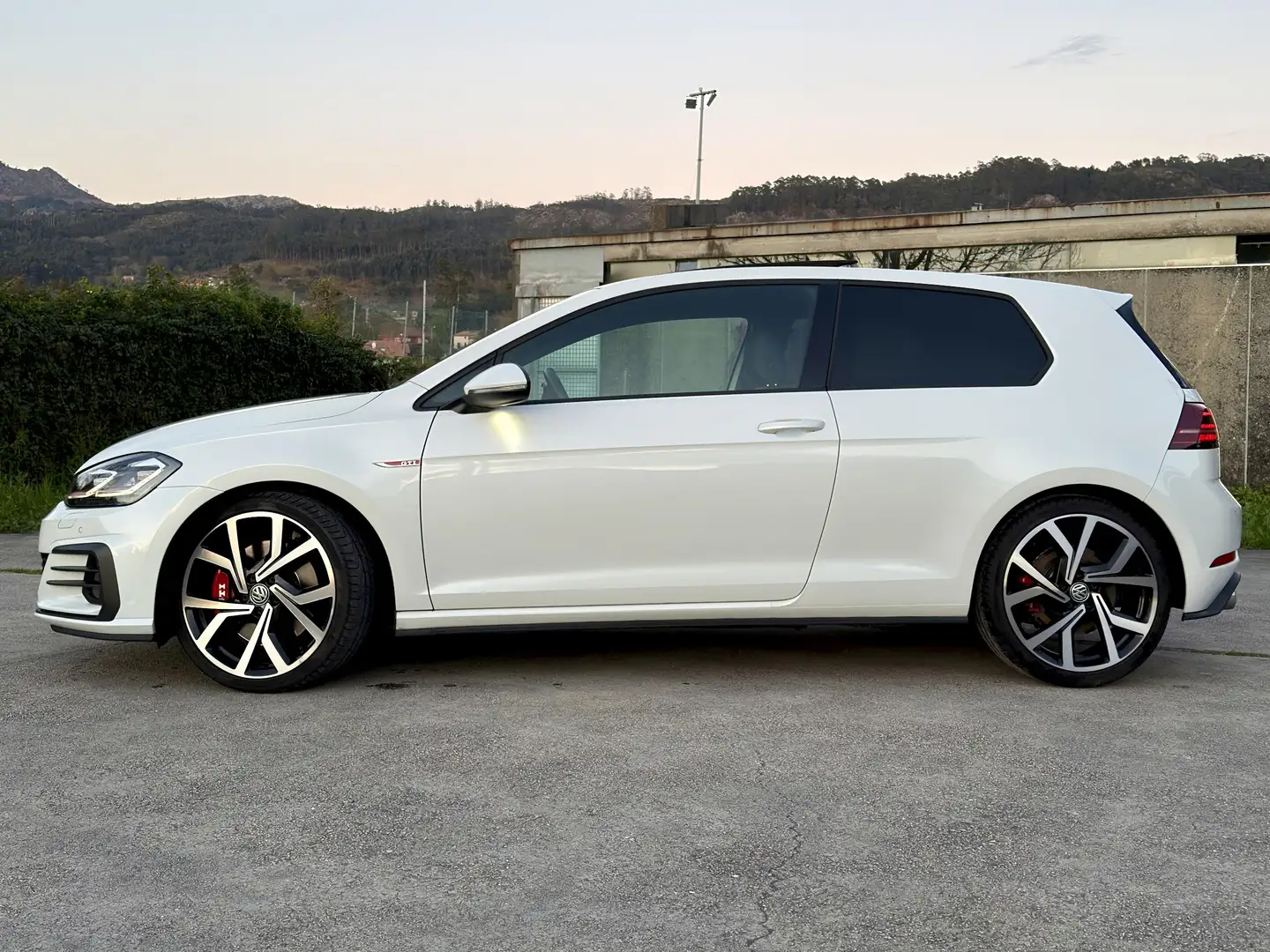 Volkswagen Golf GTI Golf 2.0 TSI GTI Performance DSG7 245CV 180KW Blanco - 2