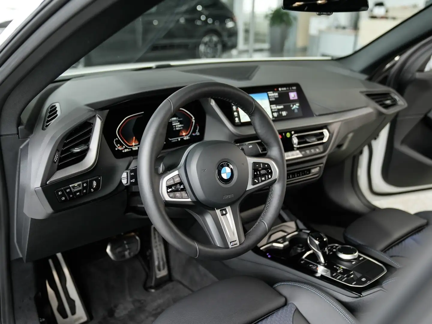 BMW 218 218i Gran Coupe M Sport Panorama ACC Komfortzug Weiß - 2