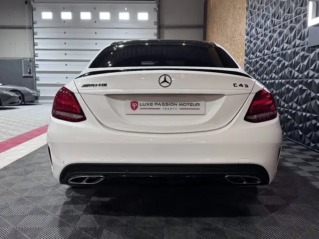 Mercedes-Benz C-Class view 5