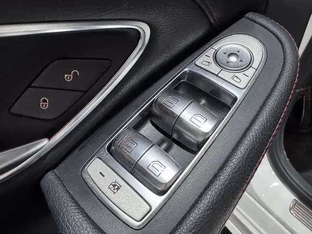 Mercedes-Benz C-Class view 28