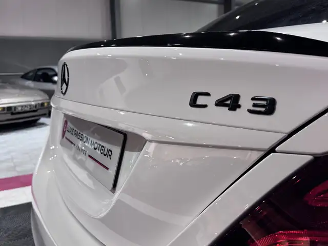 Mercedes-Benz C-Class view 23
