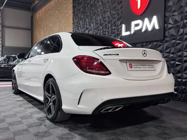 Mercedes-Benz C Class view 4