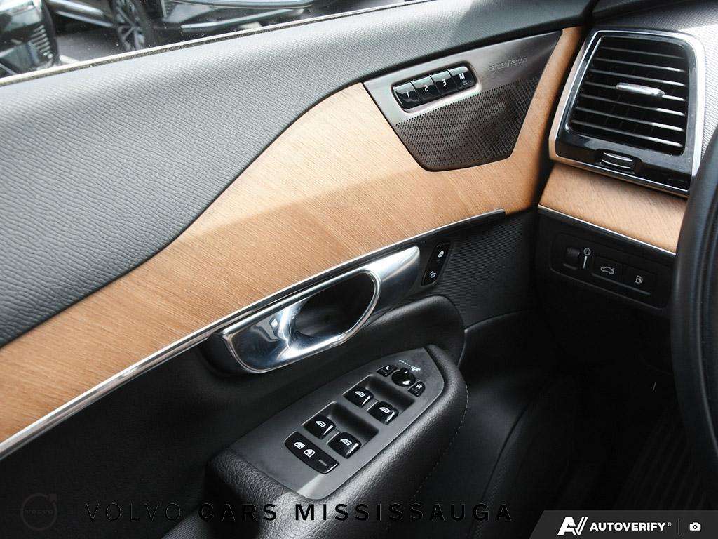 2022 Volvo XC90 Inscription Expression Plug-In Hybrid thumb 17