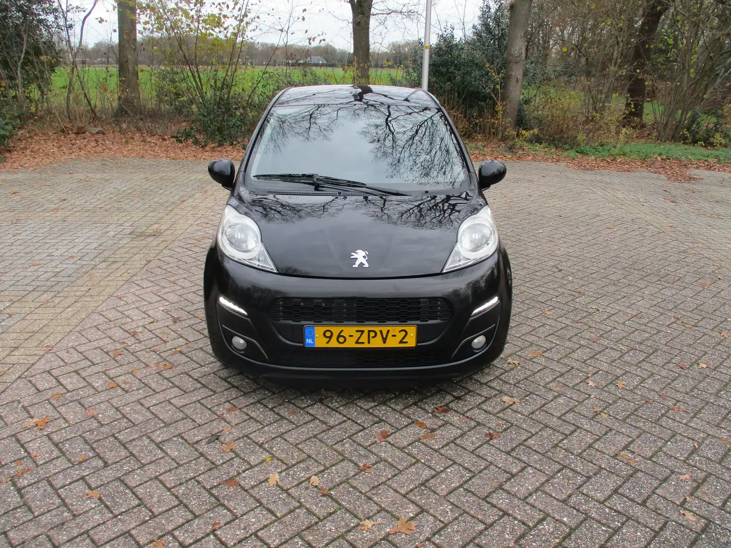Peugeot 107 1.0 Black Zwart - 1
