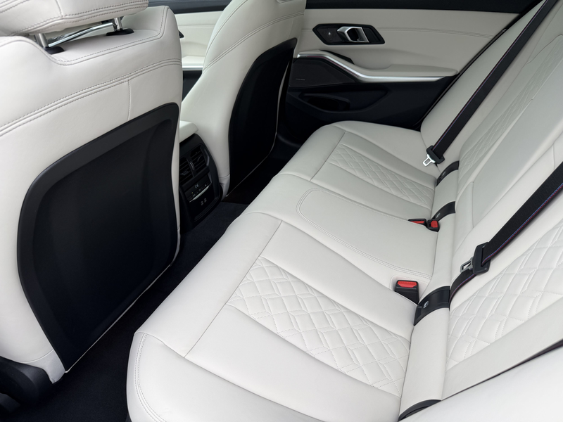 BMW 340 M340i xDrive Touring — photo 13