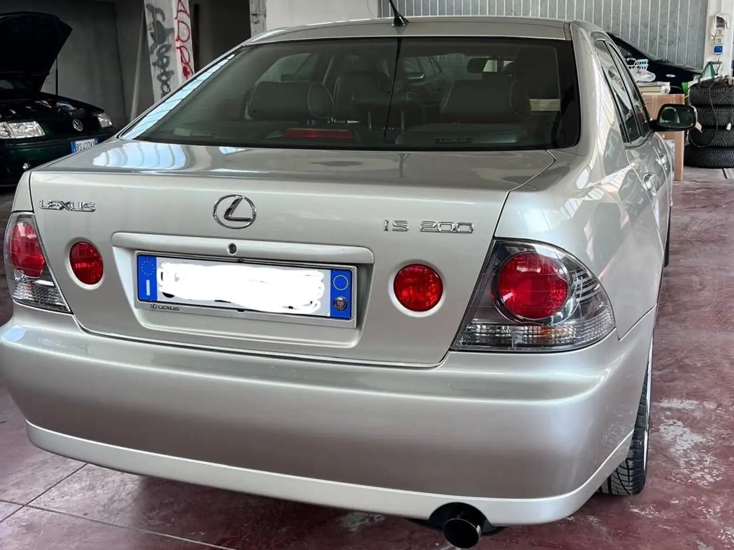 Lexus IS 200 IS 200 2.0 Silver auto - 2