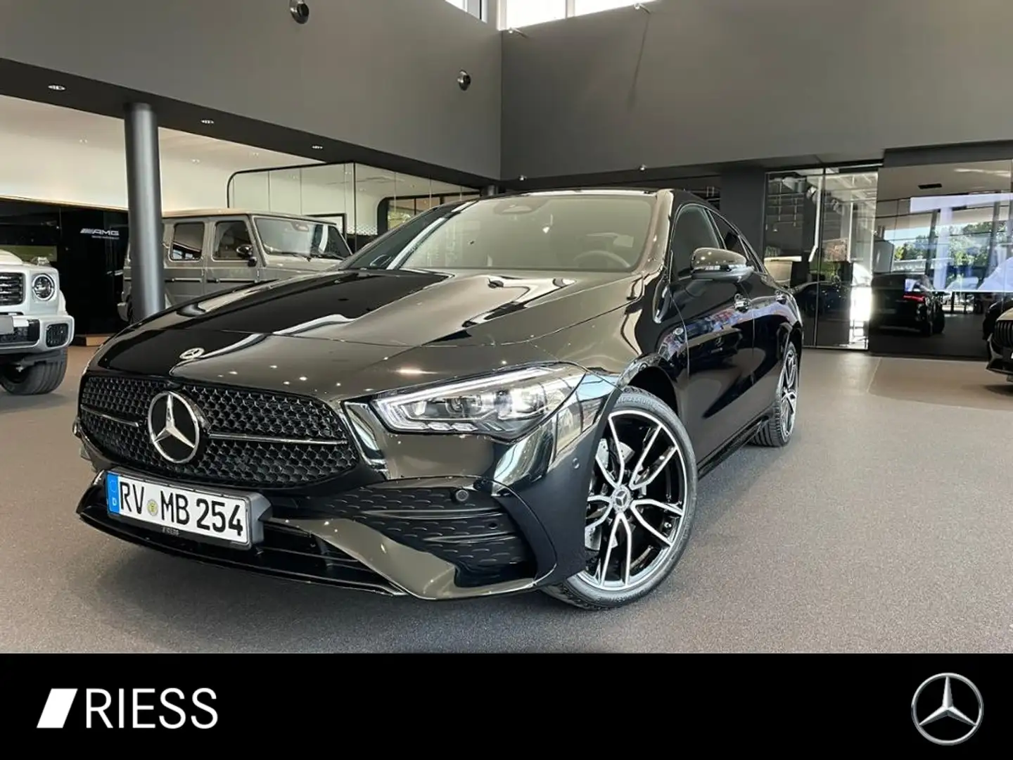 Mercedes-Benz CLA 250 e AMG+PANO+AHK+DISTR+HUD+MULTIBEAM+KEYL+ Schwarz - 1