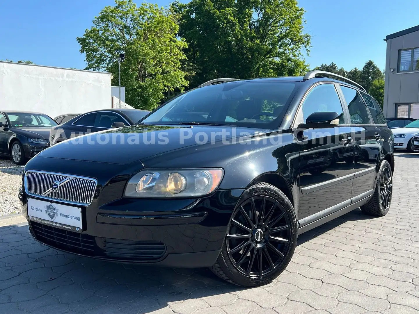 Volvo V50 Kombi 1.8 Kinetic/LL Scheckheft/AHK/Klima Schwarz - 2