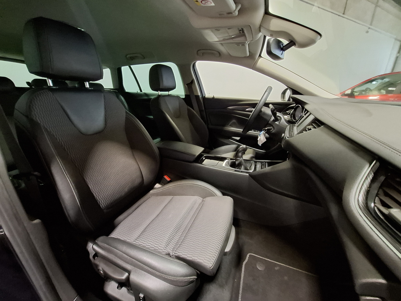 Opel Insignia Sports Tourer 1.5 Turbo Business Executive | Navig — photo 26