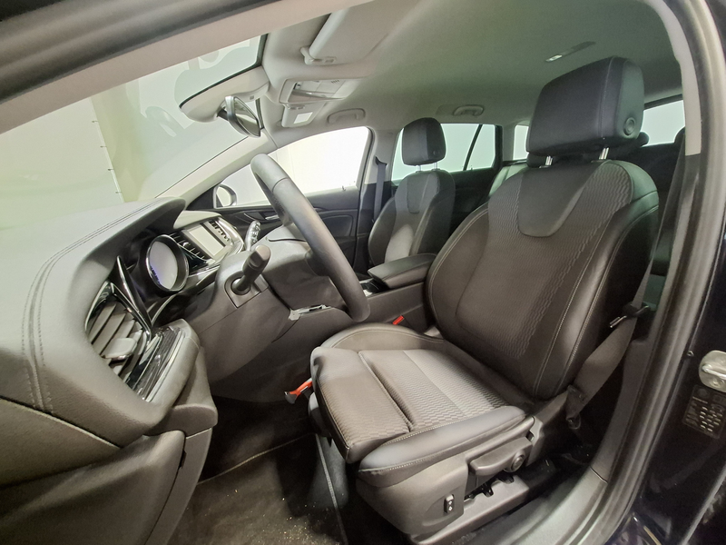Opel Insignia Sports Tourer 1.5 Turbo Business Executive | Navig — photo 15