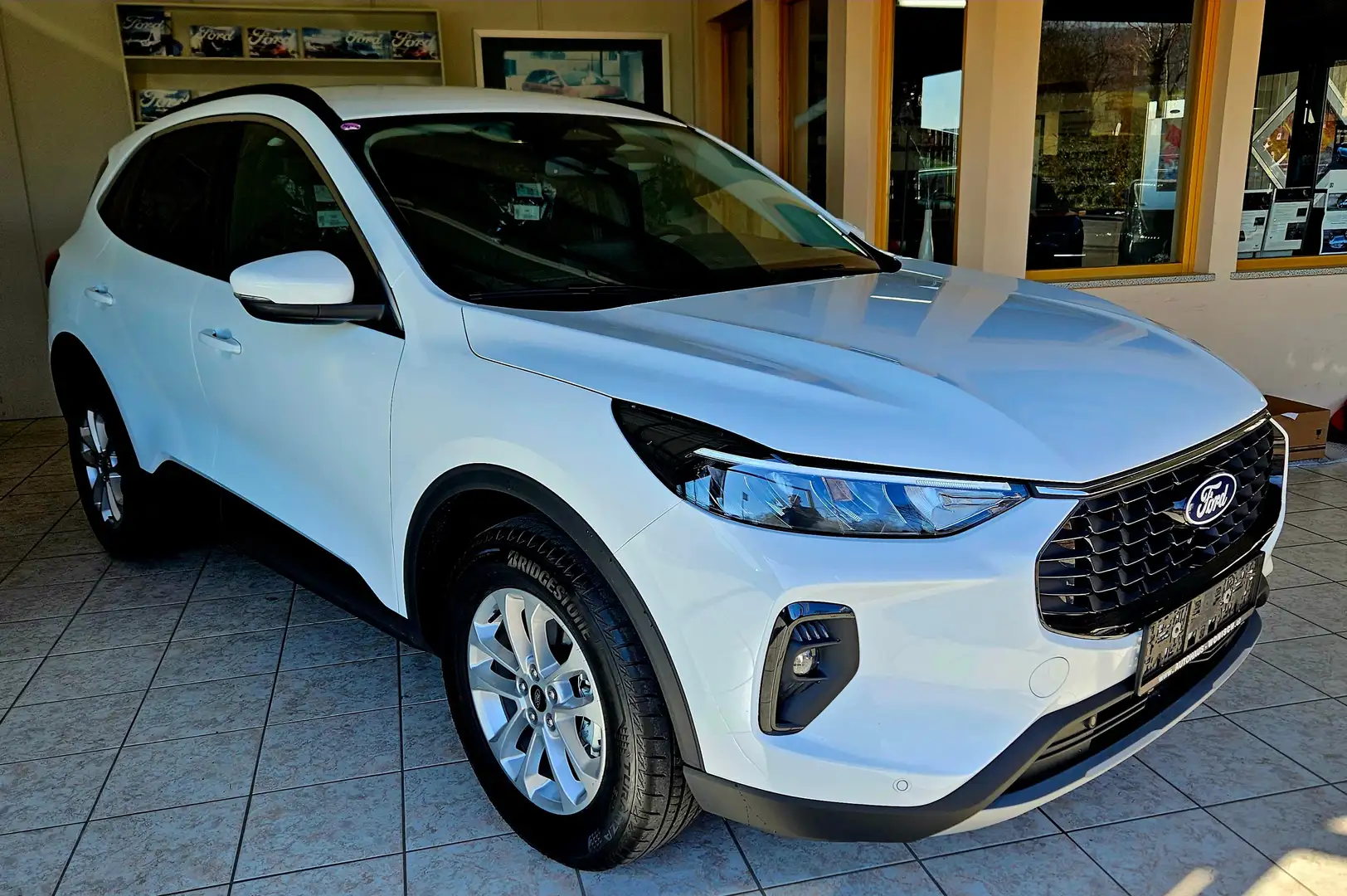 Ford Kuga Hybrid Titanium Weiß - 1