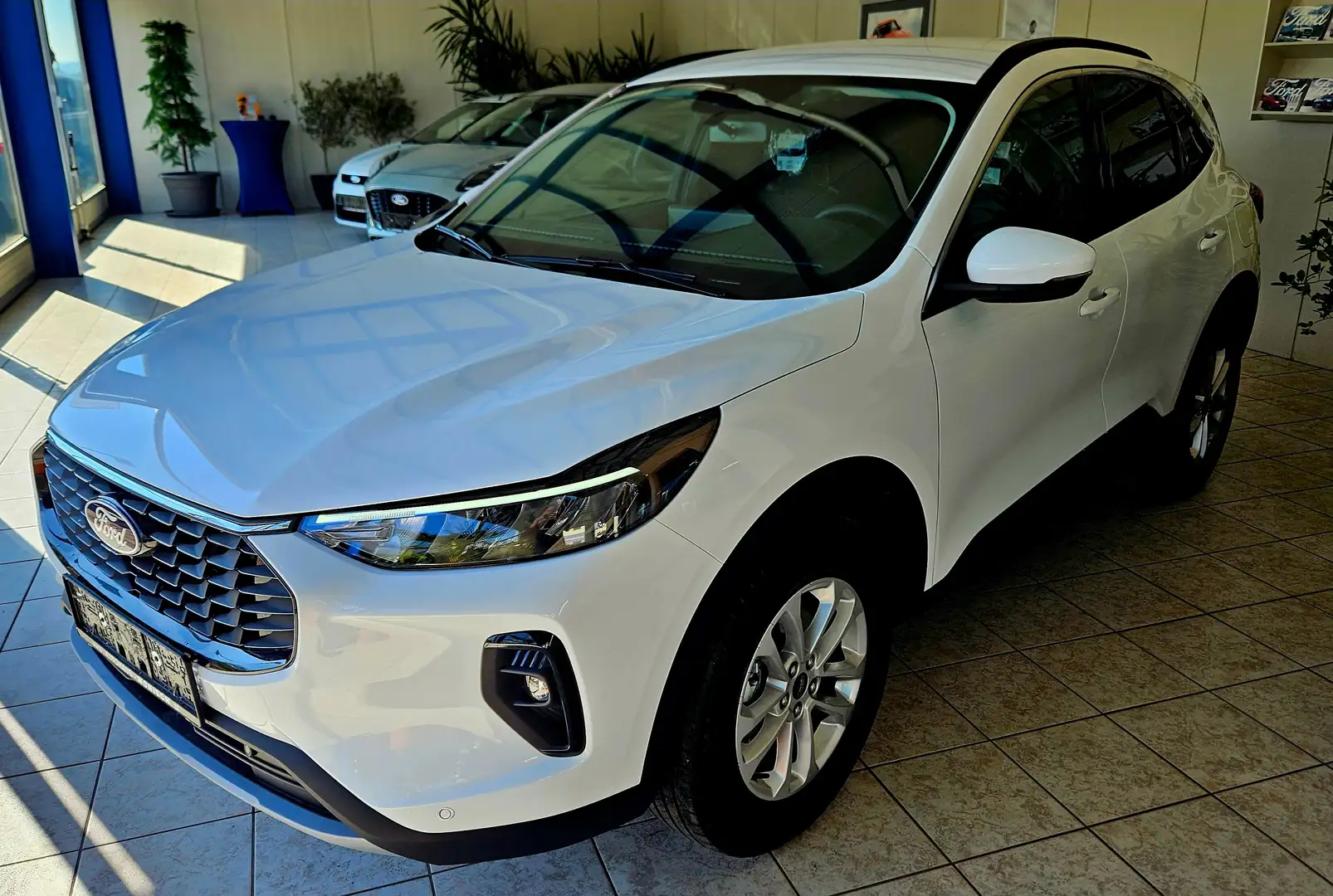 Ford Kuga Hybrid Titanium Weiß - 2