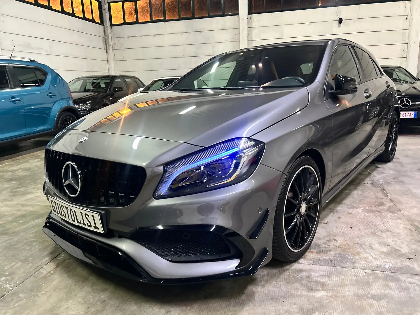 Mercedes-Benz A 180 “AMG” Premium my16 all 45amg Gris - 1
