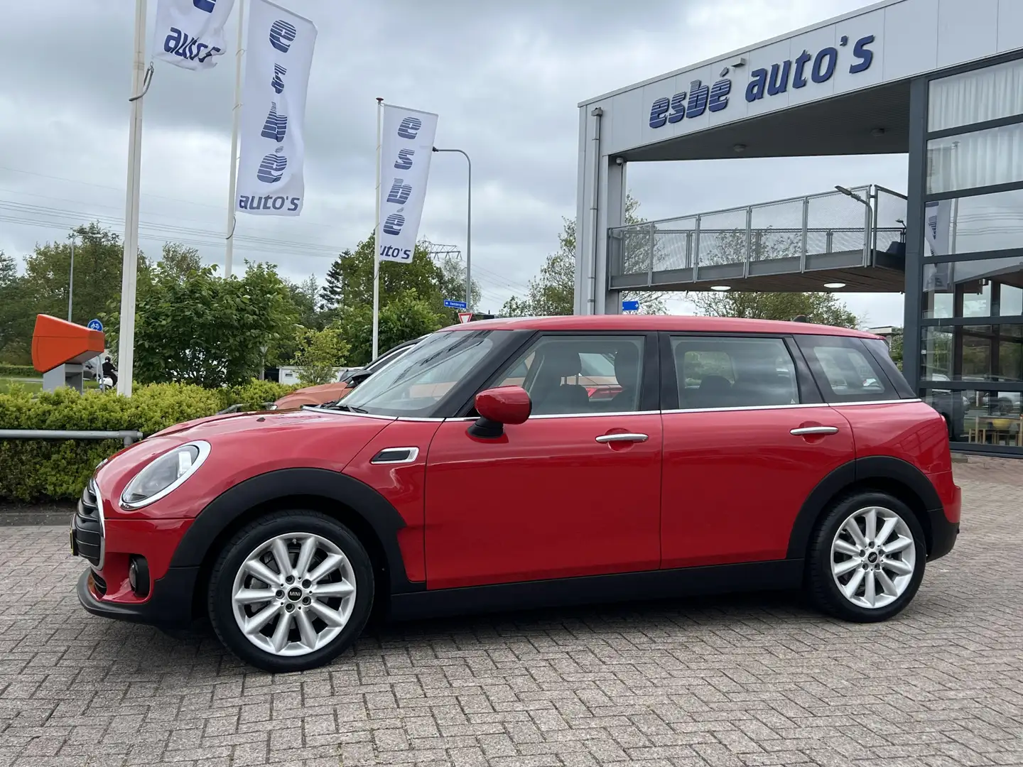 MINI Cooper Clubman Mini 1.5 136 pk Business Edition Navigatie Plus DA Rood - 2