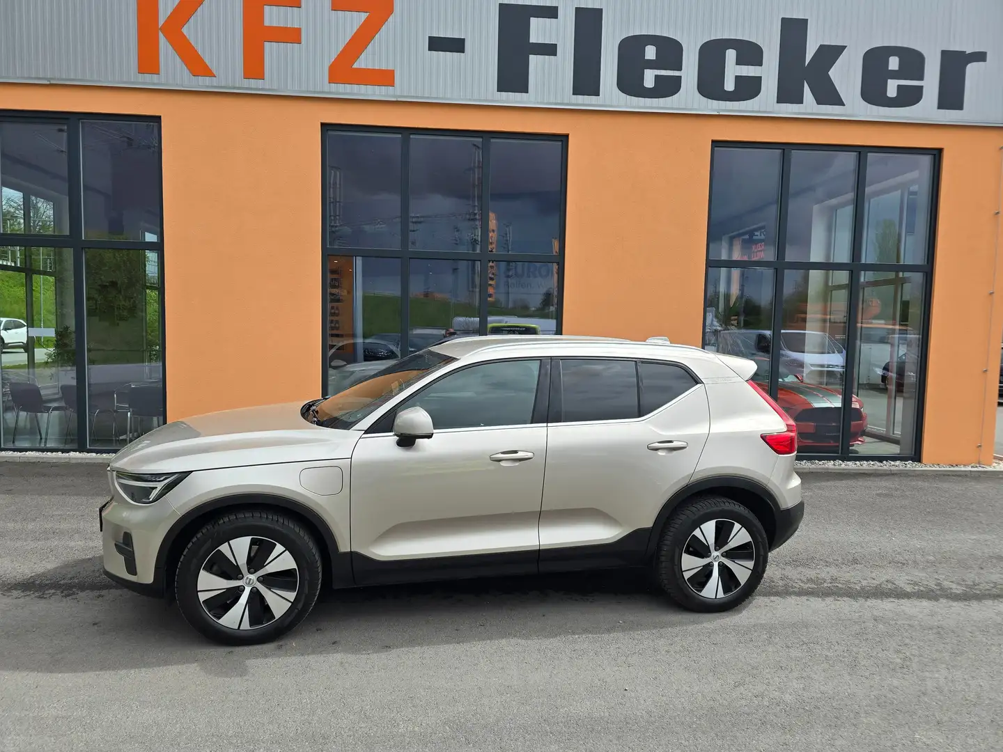 Volvo XC40 Core Recharge Plug-In Hybrid 2WD LED RFK - 2