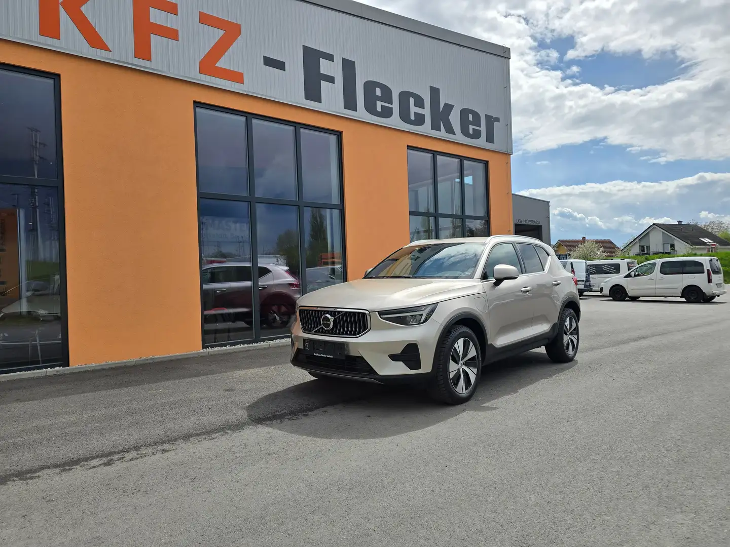 Volvo XC40 Core Recharge Plug-In Hybrid 2WD LED RFK - 1