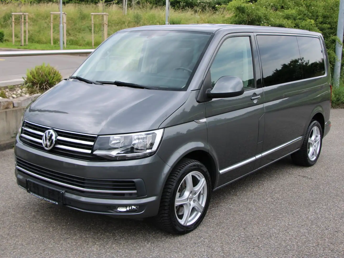 Volkswagen T6 Multivan TDI Comfortline 150 PS / AHK /Navi /7-Si. Gris - 1