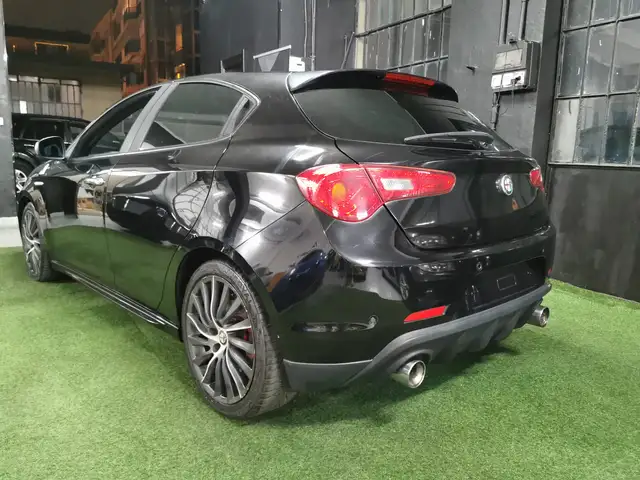 Alfa Romeo Giulietta view 3