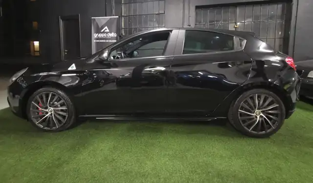 Alfa Romeo Giulietta view 2