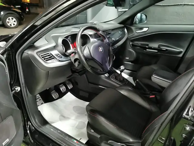 Alfa Romeo Giulietta view 7
