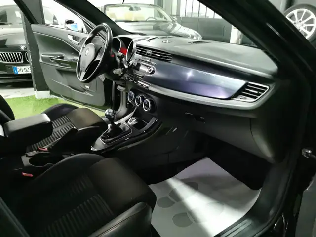 Alfa Romeo Giulietta view 8