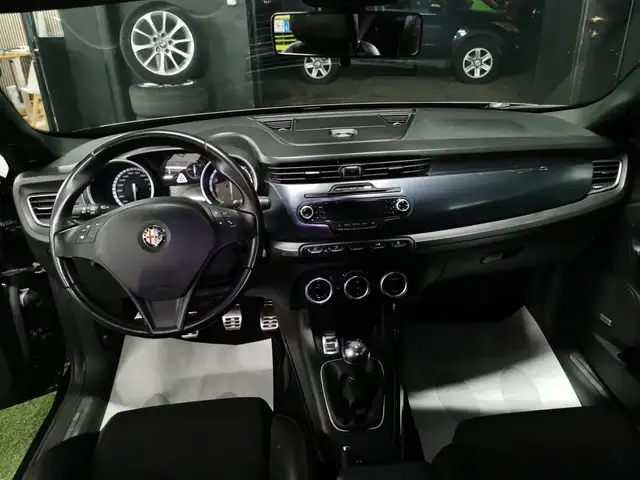 Alfa Romeo Giulietta view 6