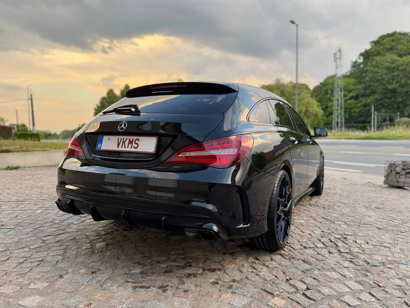 Mercedes-Benz CLA 200 Shooting Brake d 7G-DCT AMG Line - 2