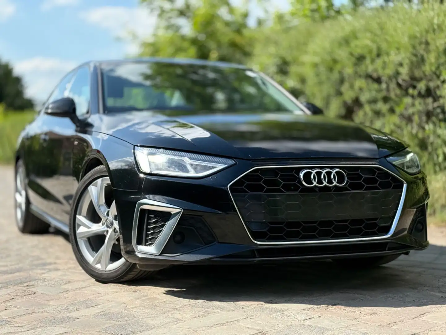 Audi A4 Lim. 30 TDI S line*LEDER*1ERH*AHK* Schwarz - 1