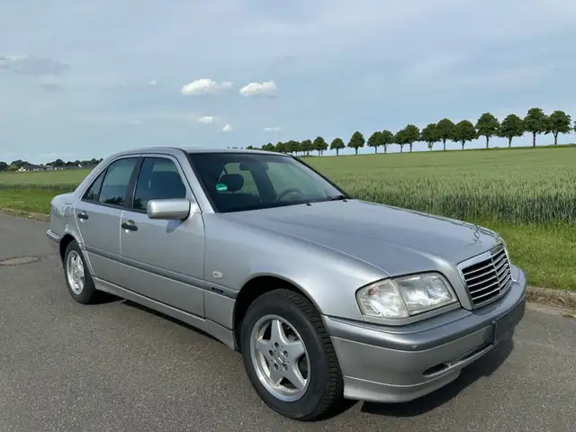 Mercedes-Benz C 200 Automatik /Klima/Temp./AHK/Sehr gepflegt