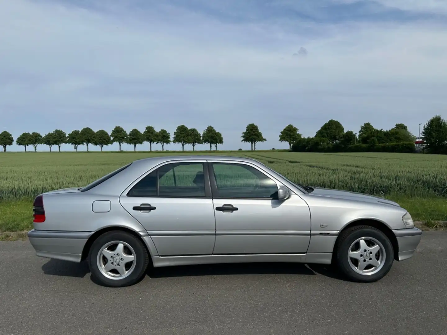 Mercedes-Benz C 200 Automatik /Klima/Temp./AHK/Sehr gepflegt Серебристый - 2