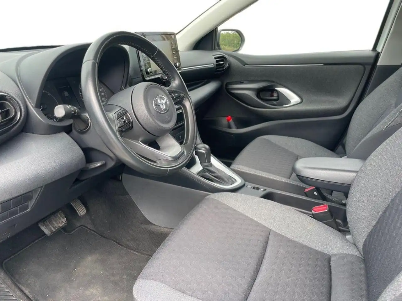 Toyota Yaris 1.5 Hybrid 5 porte Active, миниатюра 7