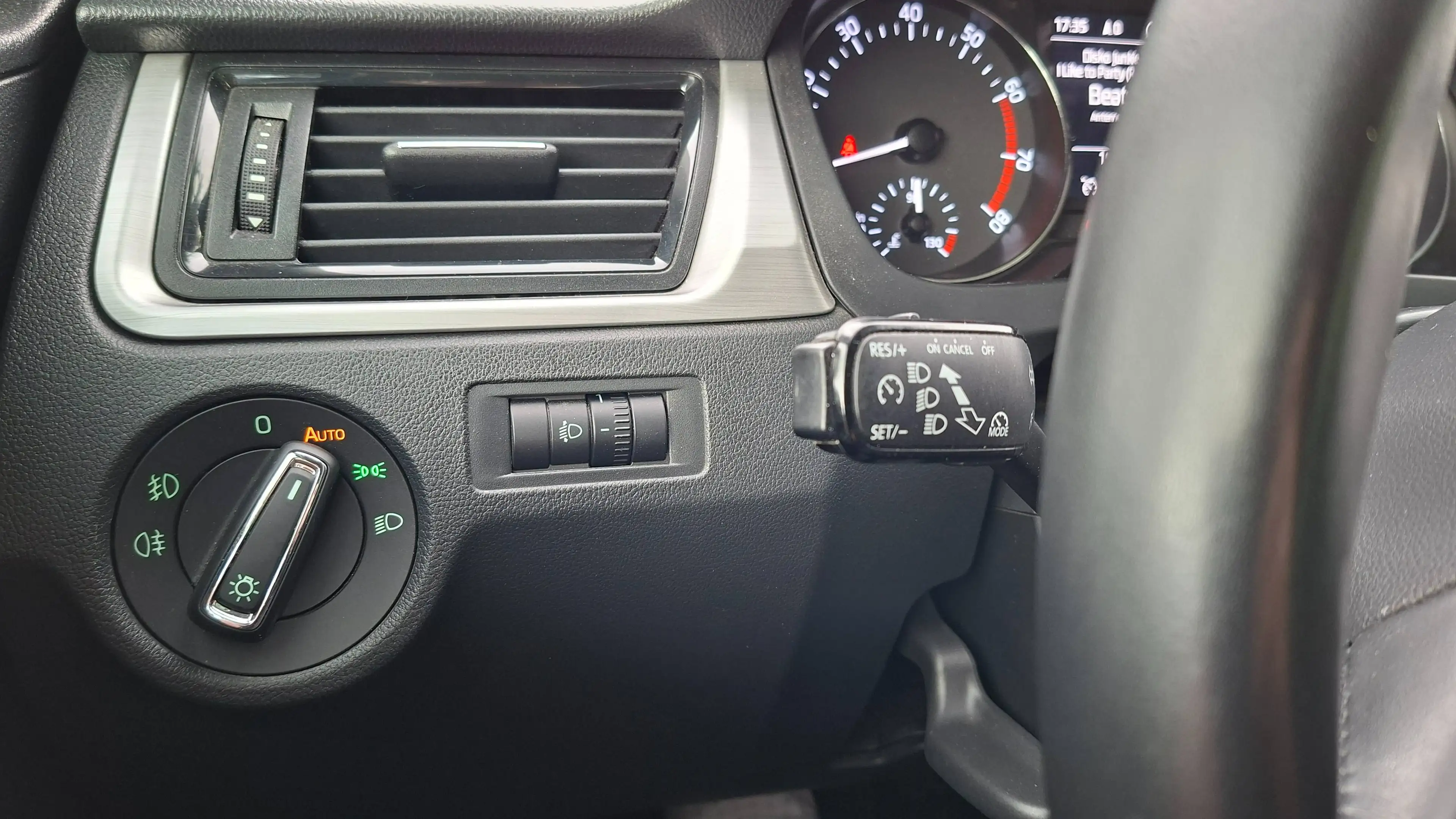 Skoda Rapid/Spaceback Rapid 1.2 TSI Drive -Navi-Carplay-Multi-ACC-TOP — photo 14