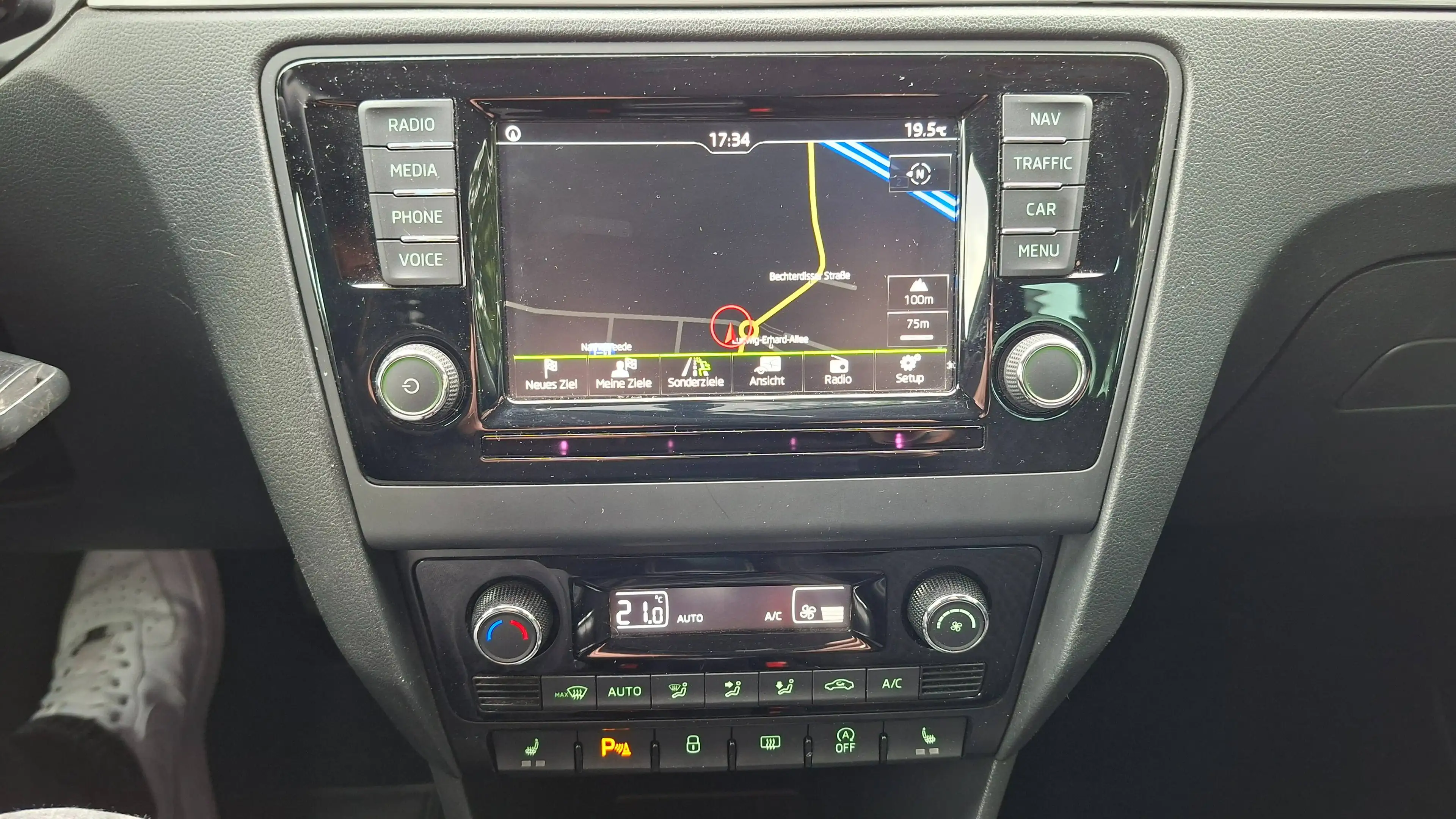 Skoda Rapid/Spaceback Rapid 1.2 TSI Drive -Navi-Carplay-Multi-ACC-TOP — photo 11