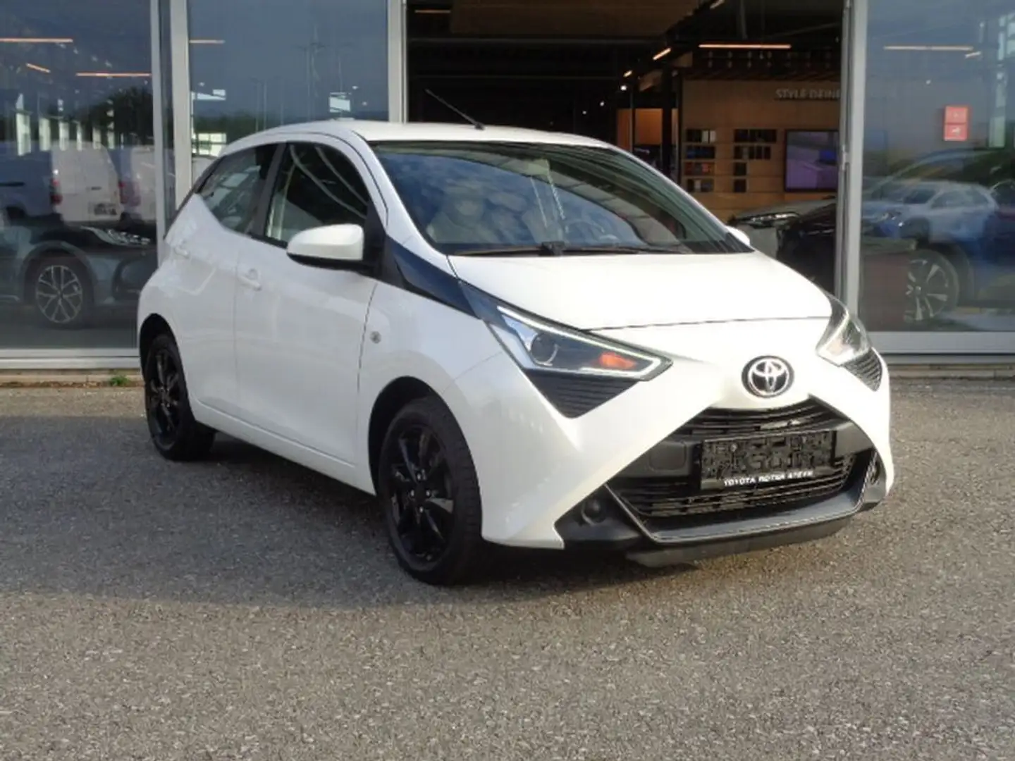 Toyota Aygo x-play 1,0 *Kamera Weiß - 1