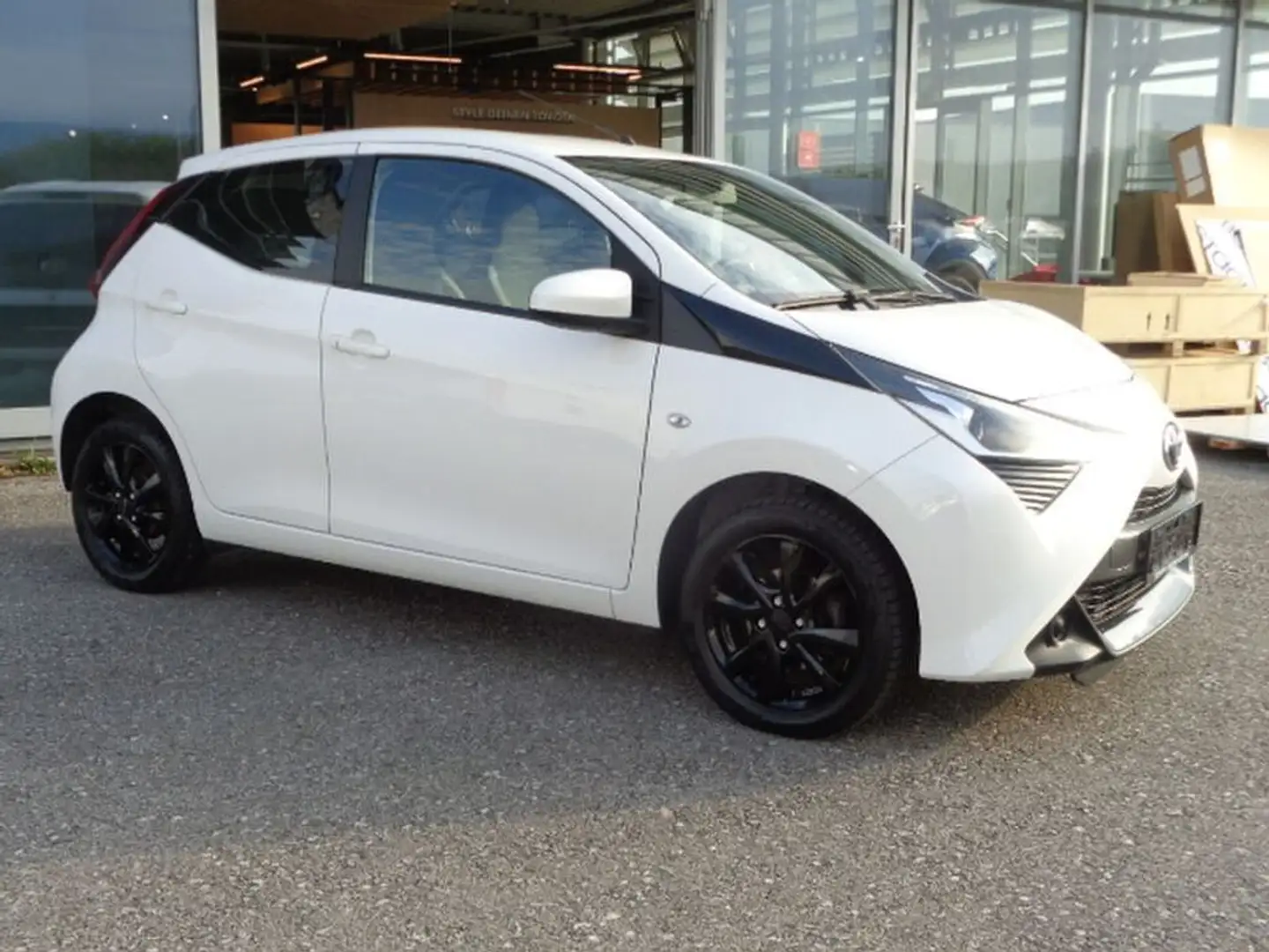 Toyota Aygo x-play 1,0 *Kamera Weiß - 2