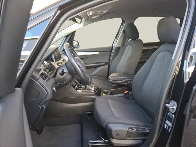BMW 2 Series view 11