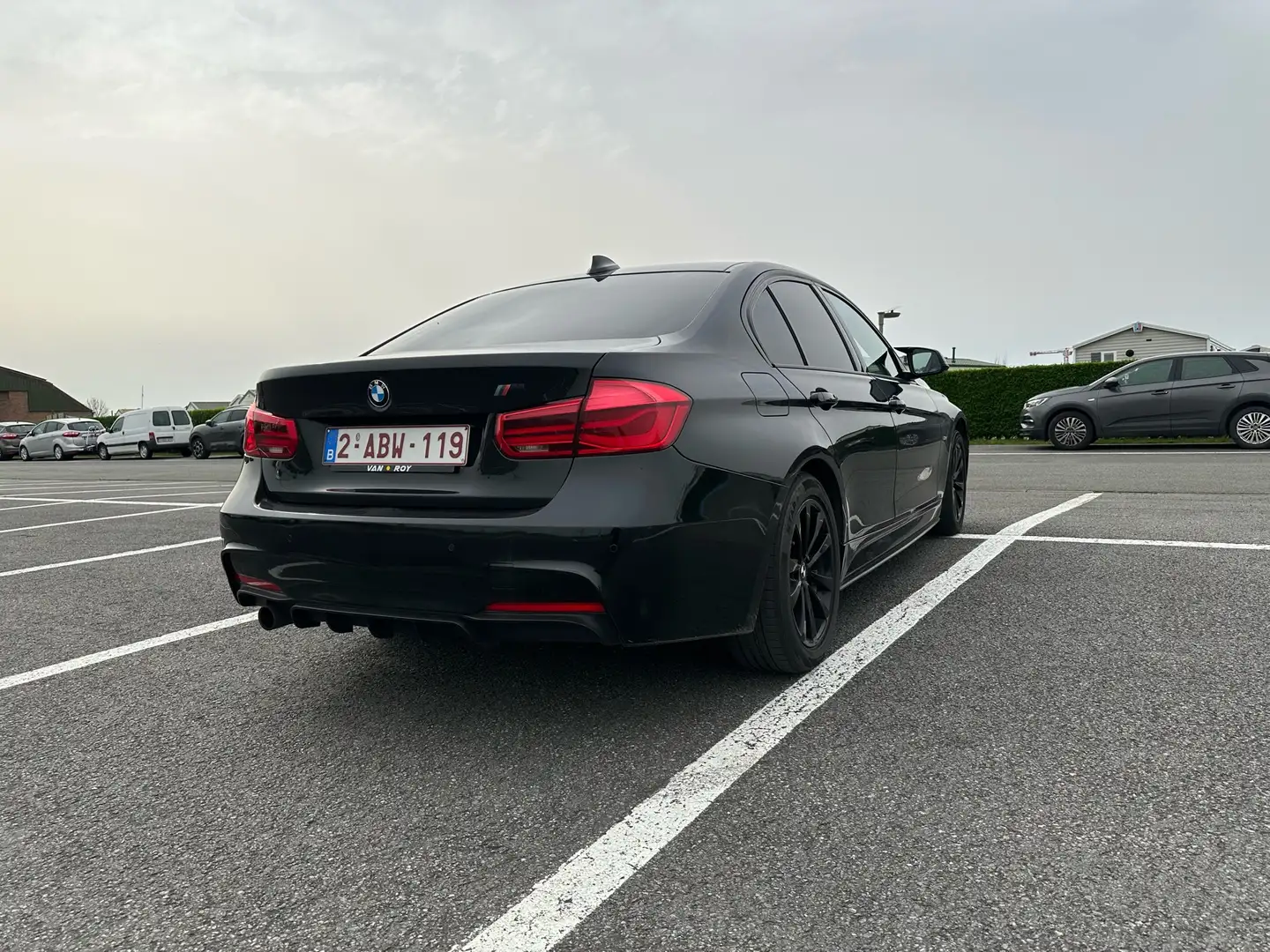 BMW 318 F30 Noir - 2