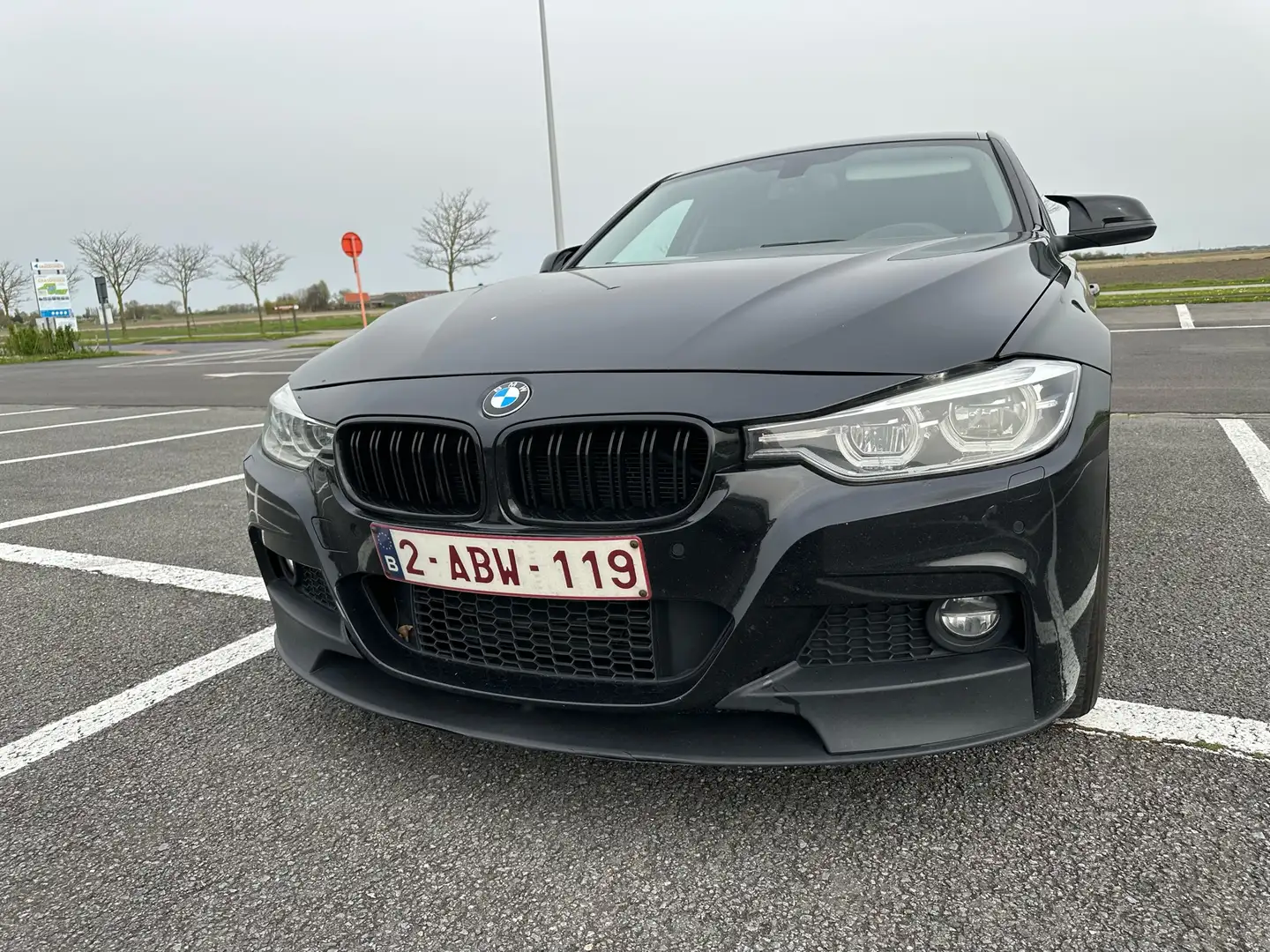 BMW 318 F30 Noir - 1