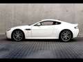 Aston Martin V8 Vantage S COUPE SPORTSHIFT IISTRATUS WHITE METALL Blanc - thumbnail 2