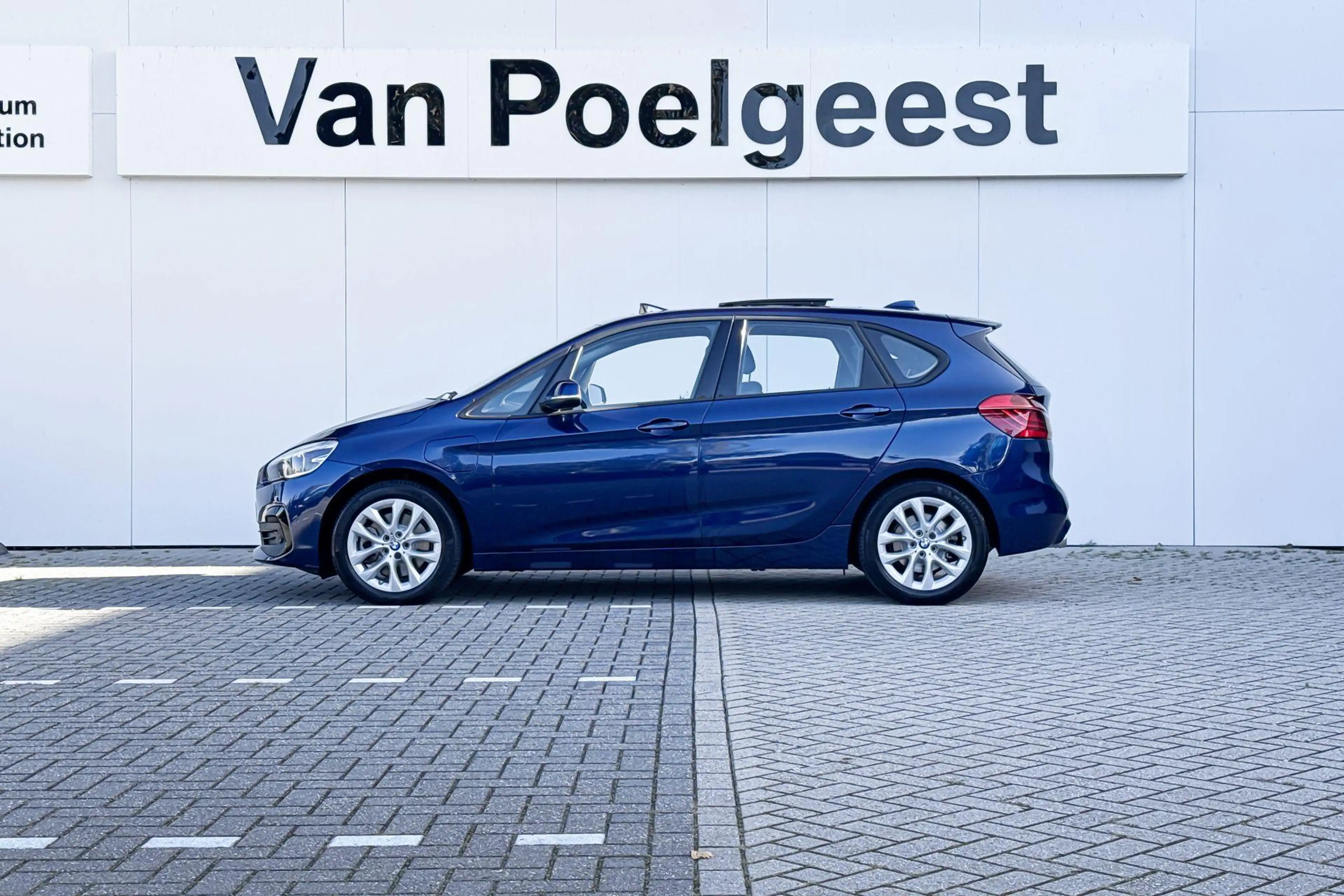 BMW 225 2 Serie Active Tourer 225xe | Panoramadak | Achter — photo 2