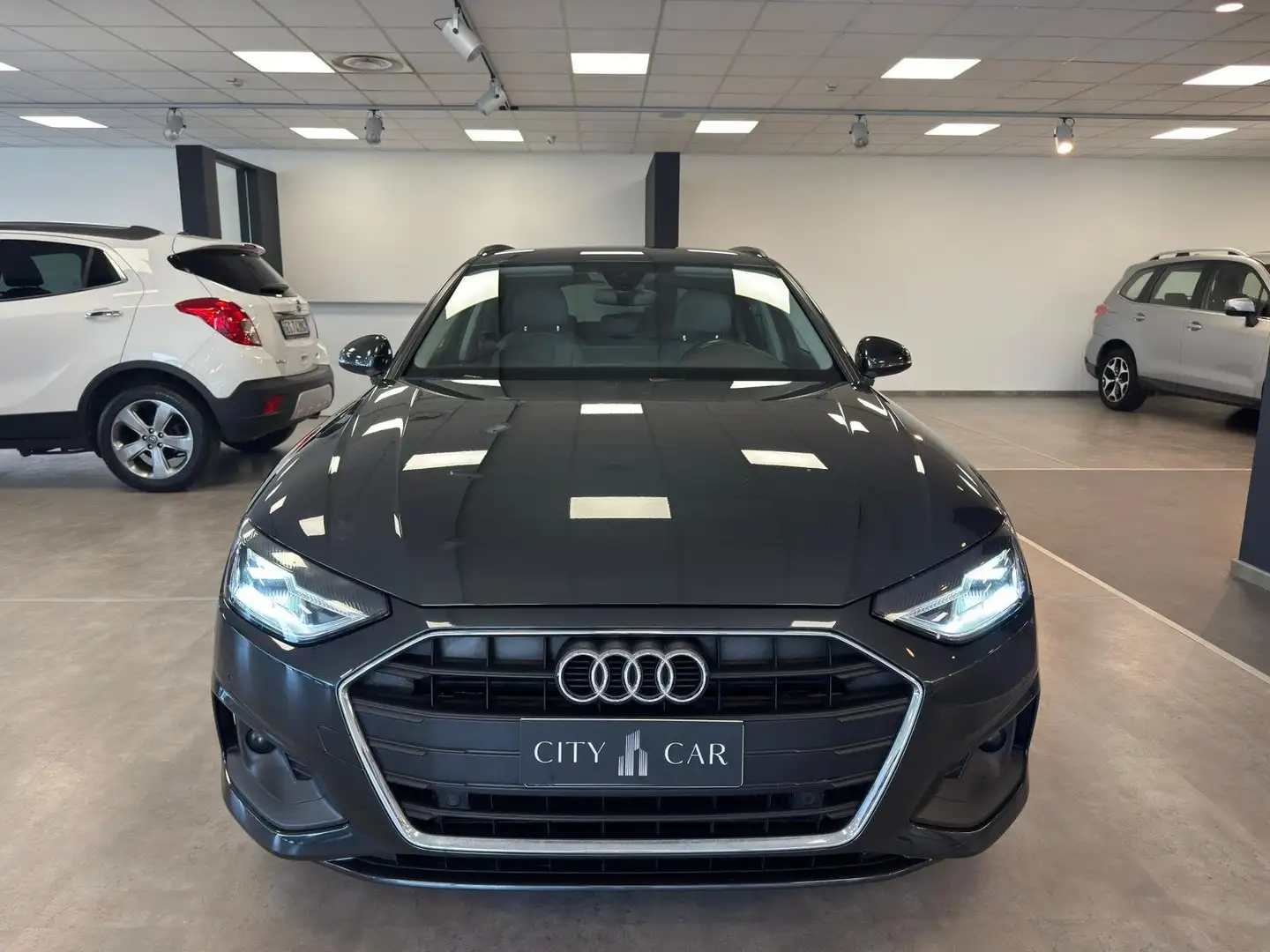 Audi A4 A4 Avant 30 2.0 tdi Business 136cv s-tronic Grijs - 2