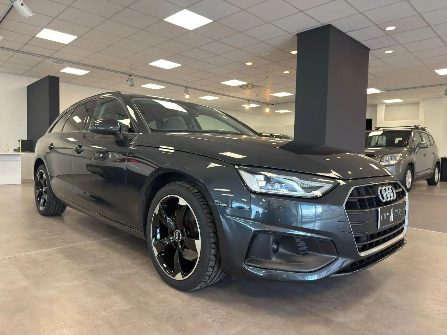 Audi A4 A4 Avant 30 2.0 tdi Business 136cv s-tronic Grijs - 1