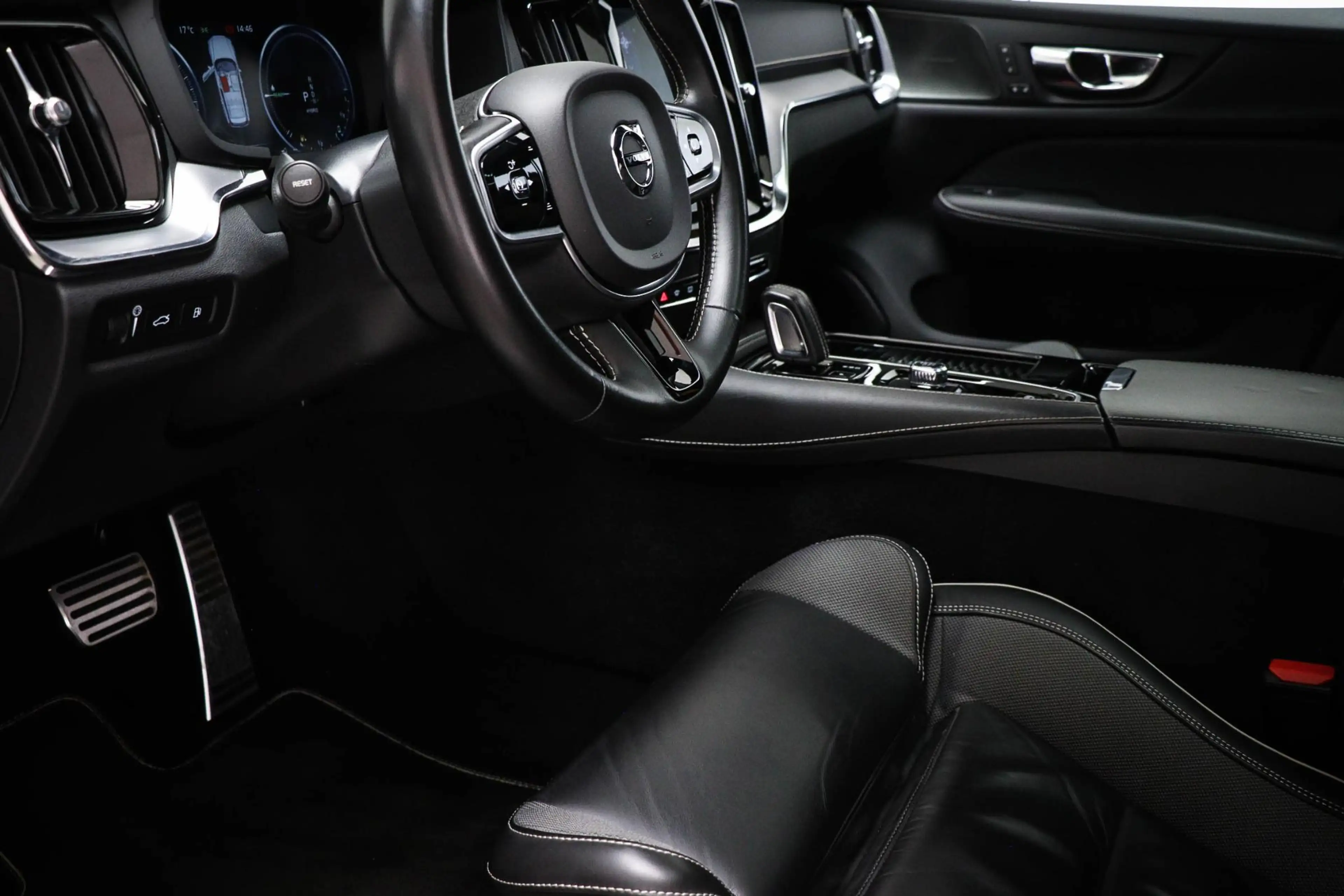 Volvo V60 2.0 T8 Twin Engine AWD Polestar Engineered | PANOR — photo 36