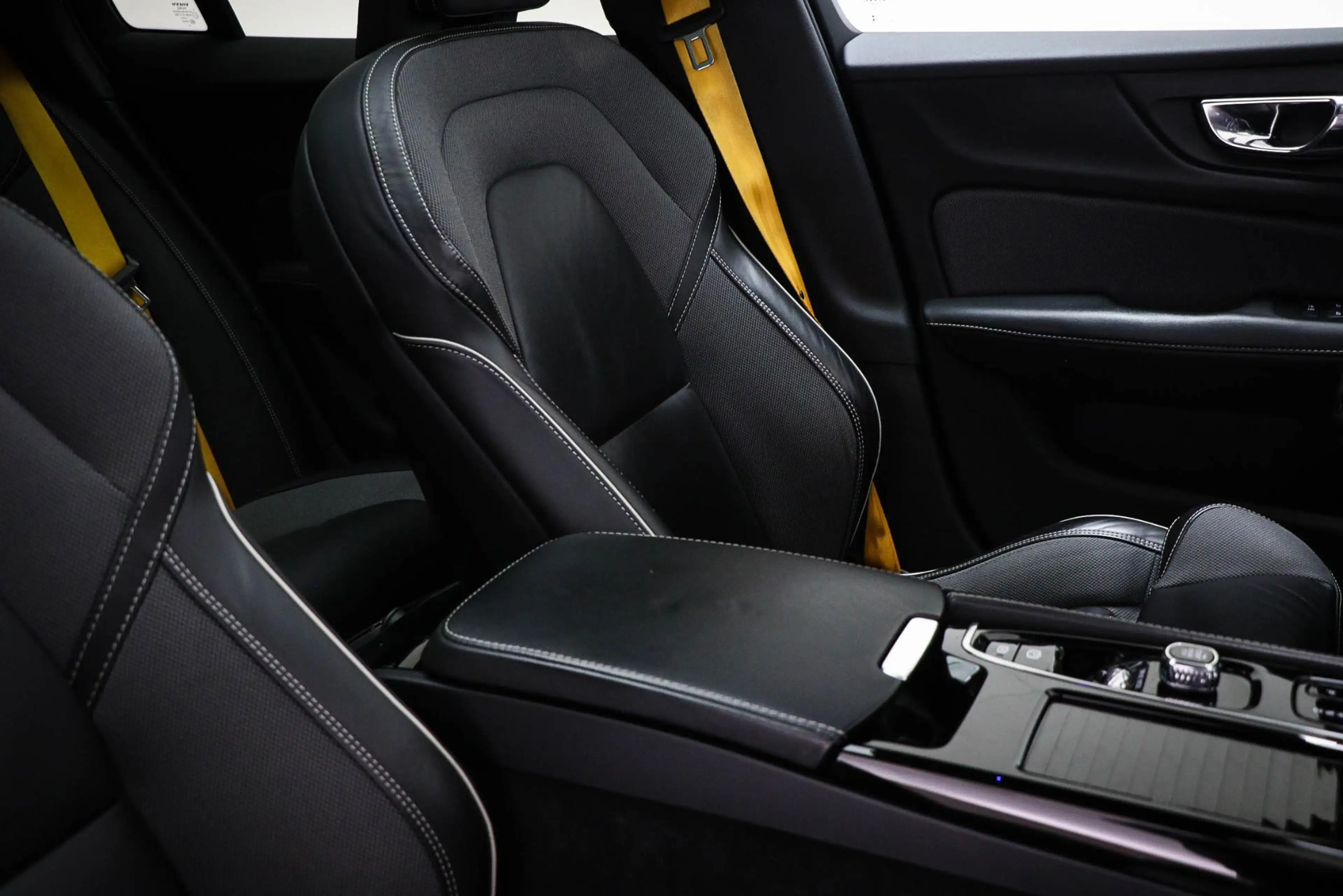 Volvo V60 2.0 T8 Twin Engine AWD Polestar Engineered | PANOR — photo 7