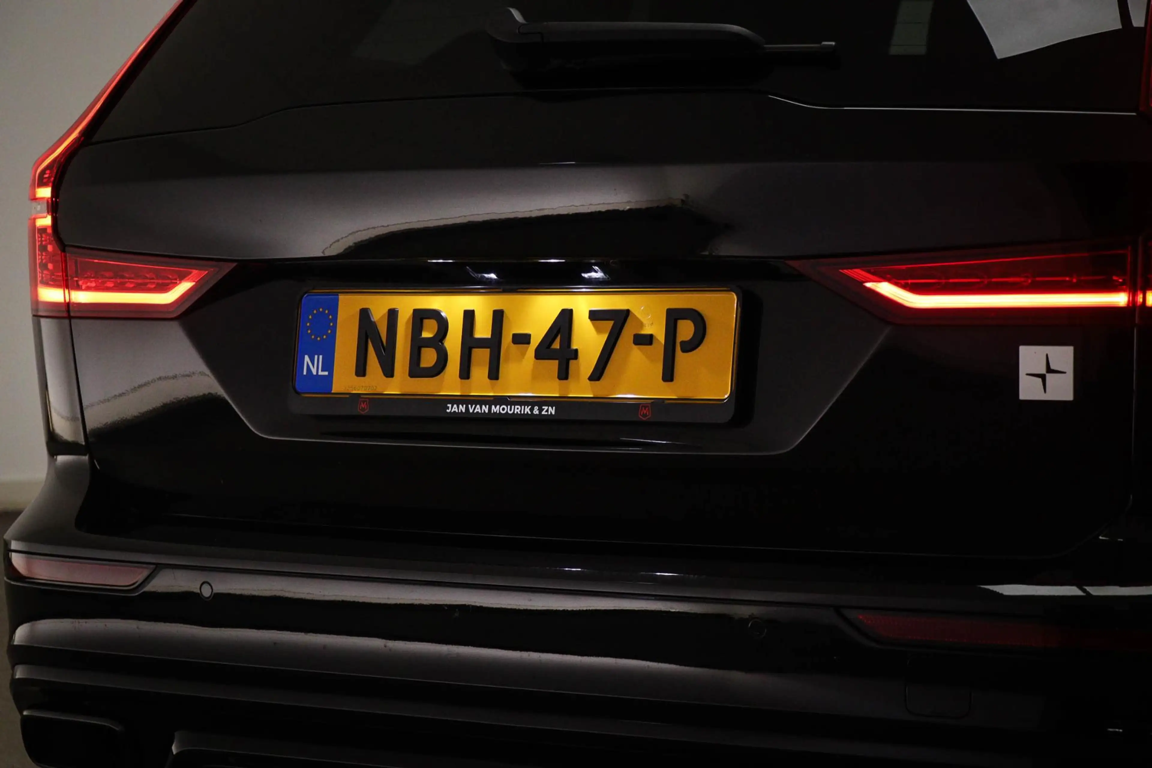 Volvo V60 2.0 T8 Twin Engine AWD Polestar Engineered | PANOR — photo 30