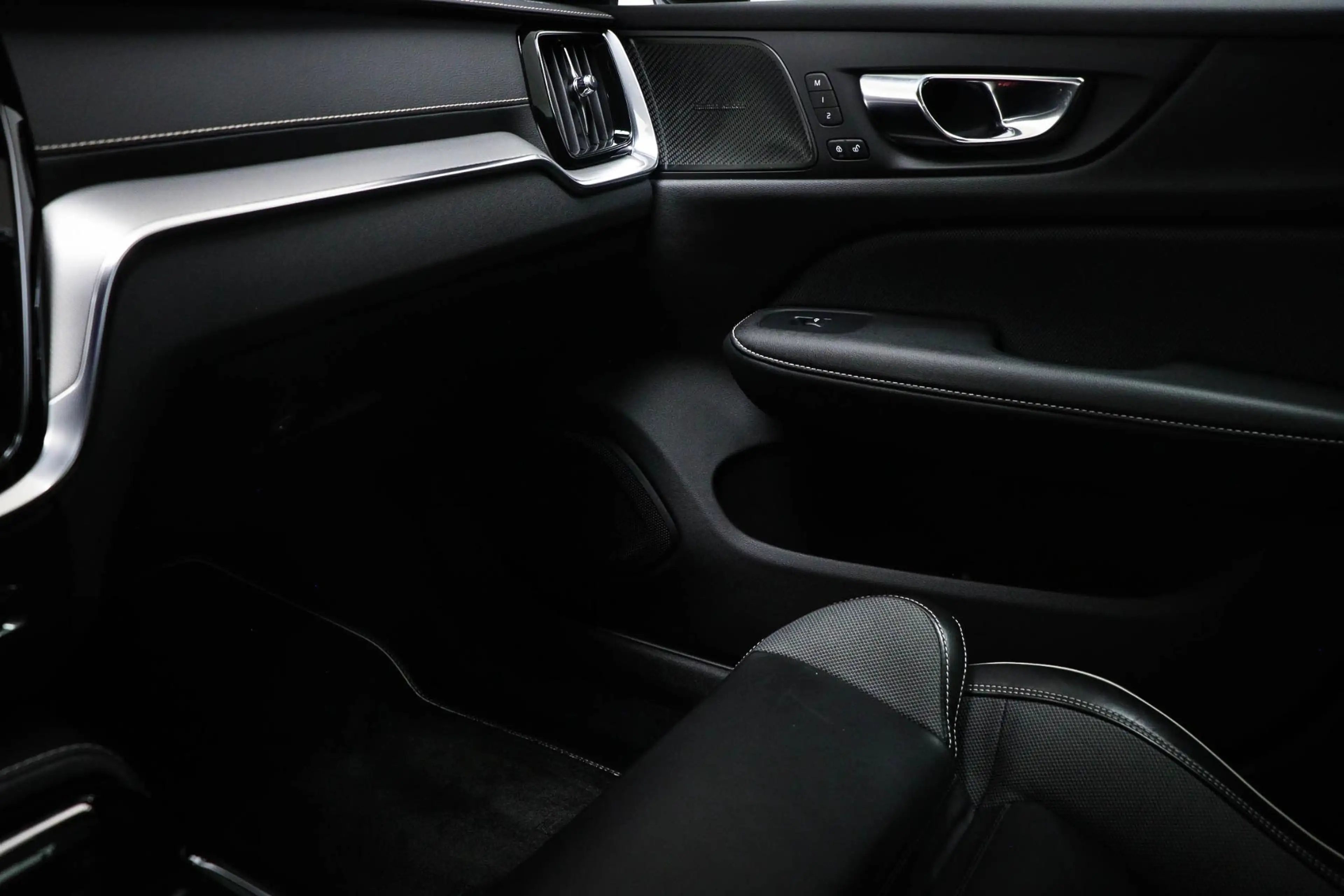 Volvo V60 2.0 T8 Twin Engine AWD Polestar Engineered | PANOR — photo 42